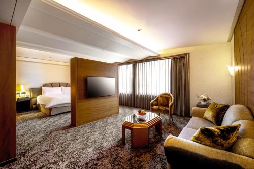 Executive Suite image 2
