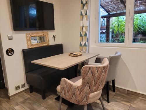 One-Bedroom Apartment image 6