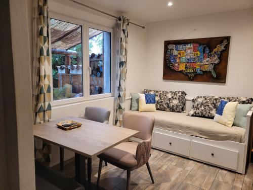 One-Bedroom Apartment image 5