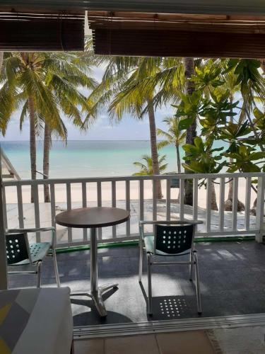 Bluewaves Beach House — hotel in Beachfront, Station 1, Pinaungon, Boracay Island PH, 5608
