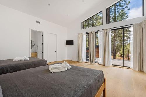 65 - Big Bear Manor Estate home in Big Bear Lake, USA