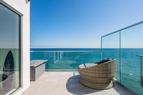 Wavecrest Malibu by Fieldtrip Designer Artist Escape w Panoramic Ocean Views in Topanga, USA
