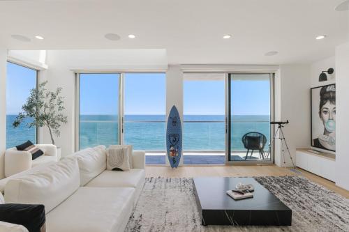 Wavecrest Malibu by Fieldtrip Designer Artist Escape w Panoramic Ocean Views in Topanga, USA