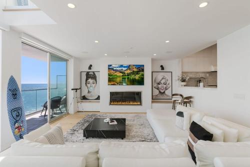 Wavecrest Malibu by Fieldtrip Designer Artist Escape w Panoramic Ocean Views in Topanga, USA