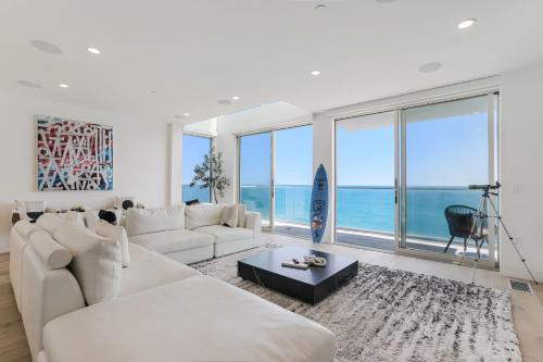 Wavecrest Malibu by Fieldtrip Designer Artist Escape w Panoramic Ocean Views in Topanga, Vereinigte Staaten von Amerika