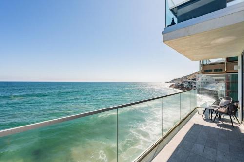 Wavecrest Malibu by Fieldtrip Designer Artist Escape w Panoramic Ocean Views in Topanga, USA