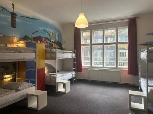 room detail thumbnail 1