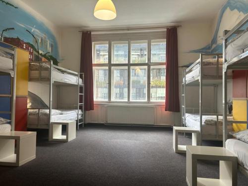 room detail thumbnail 2