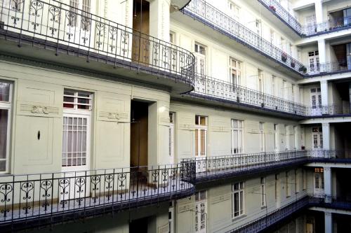 CasaMia-Elegant Central Vaci St.Apt - image 7