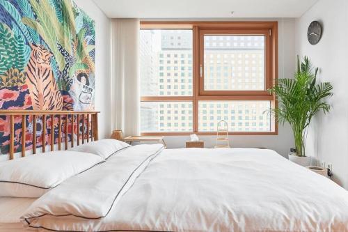 Botanical Suite Seoul with Bukak Mt & Gyeongbok Palace view