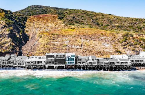 Wavecrest Malibu by Fieldtrip Designer Artist Escape w Panoramic Ocean Views in Topanga, USA