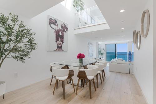 Wavecrest Malibu by Fieldtrip Designer Artist Escape w Panoramic Ocean Views in Topanga, USA