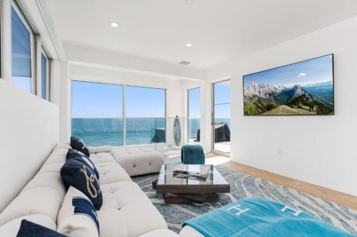 Wavecrest Malibu by Fieldtrip Designer Artist Escape w Panoramic Ocean Views in Topanga, USA