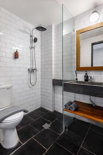 Standard Double Room image 7