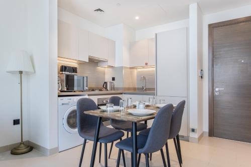 STAY BY LATINEM Luxury 1BR Holiday Home CV B1311 near Burj Khalifa, Dubai (photo 5)