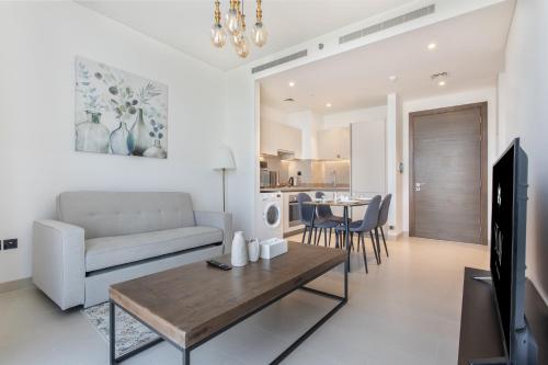 STAY BY LATINEM Luxury 1BR Holiday Home CV B1311 near Burj Khalifa, Dubai (photo 4)