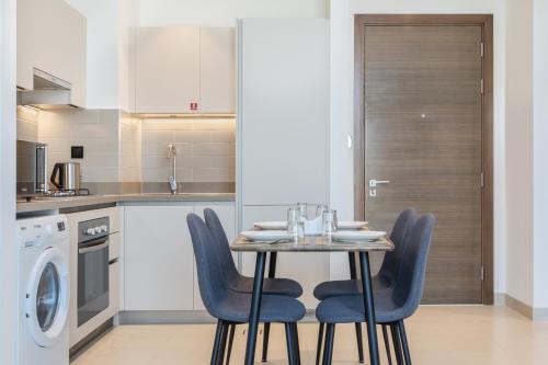 STAY BY LATINEM Luxury 1BR Holiday Home CV B1311 near Burj Khalifa, Dubai (photo 7)