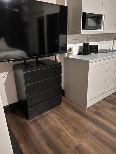 King Size Studio Apartment Streatham, London (photo 9)