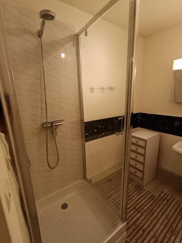 ห้องน้ำ, maison du roumois 1 chambre in บูร์ฌเทอรูลด์-แอ็งเฟรอวิล