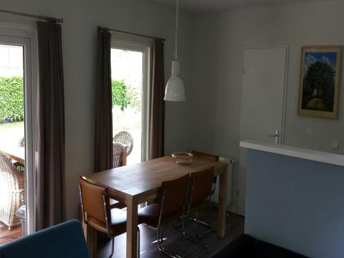 Garden View chalet with terrace or conservatory near Amerongse Berg in Elst
