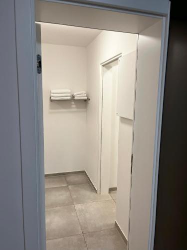 Bathroom, Hotel Dona in Bergisch Gladbach