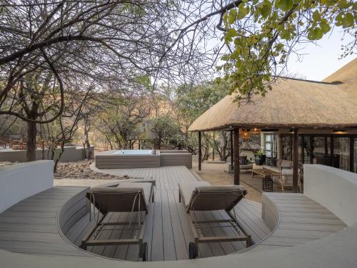 บริการและสิ่งอำนวยความสะดวก, ไอวอรี ทรี เกม ลอดจ์ (Ivory Tree Game Lodge) in พิลาเนสเบิร์ก