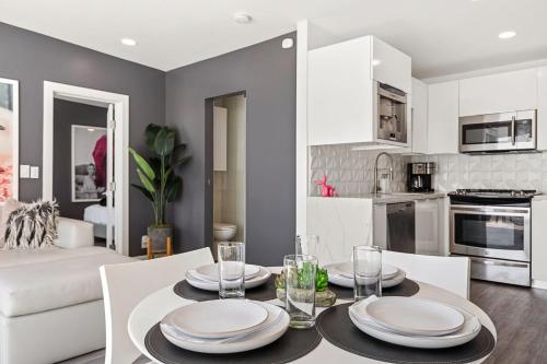 The Malibu Five - No. 1 - Beachfront 1 Bd w pvt balcony parking beach access in Malibu, USA