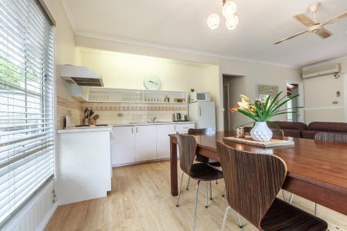 2 bedrooms, 3 beds
