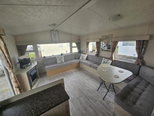 Ruby Cabin Sleeps 6 with Free Parking