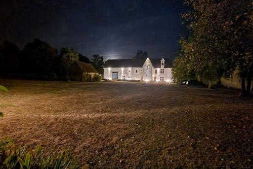 Demeure authentique du 15e siecle au calme gîte à louer Mamers