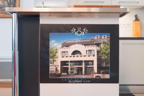 Two-Bedroom Deluxe Apartment with Balcony image 8