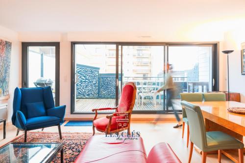 Two-Bedroom Deluxe Apartment with Balcony image 5