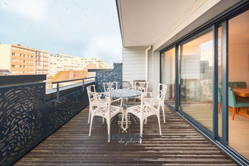 Two-Bedroom Deluxe Apartment with Balcony image 3