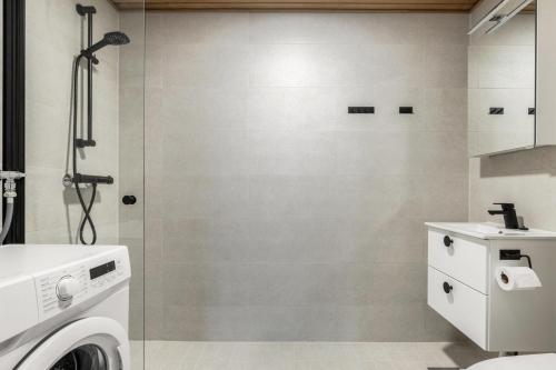 Zuhanyzó, Kotimaailma Apartments - New apartment for 5 in Turku