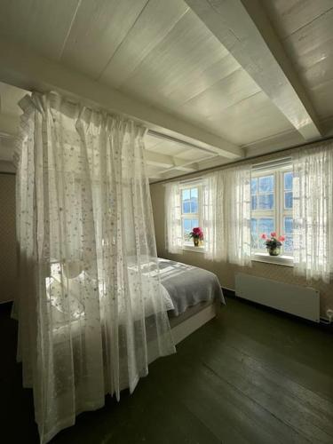 Nyrestaurert hus fra 1700-tallet in Aurland