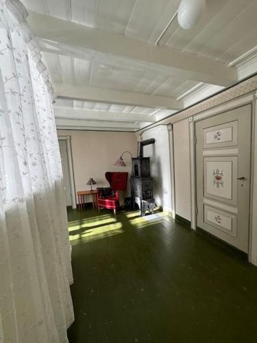 Nyrestaurert hus fra 1700-tallet in Aurland