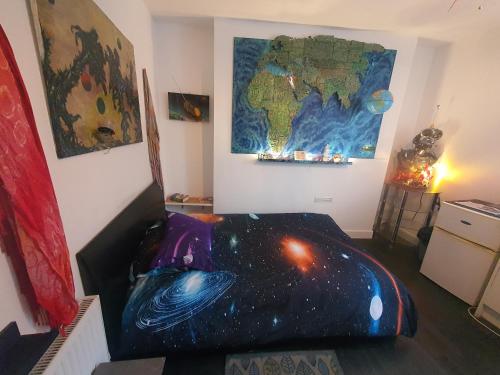 Cyber-Art studio in Camden 2