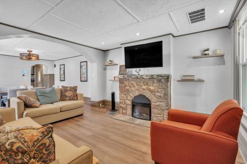 Cozy Renovated 19th Century Home, 5 Min to OSU!