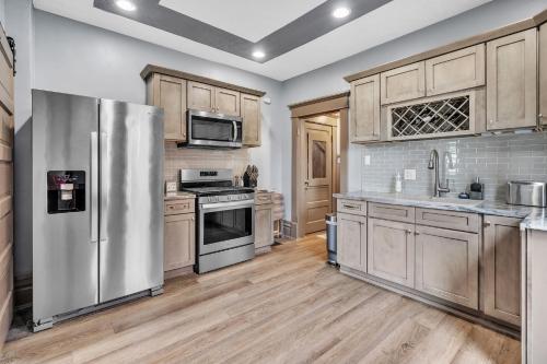 Cozy Renovated 19th Century Home, 5 Min to OSU!