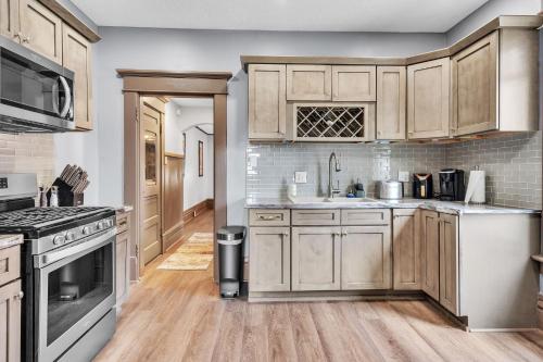 Cozy Renovated 19th Century Home, 5 Min to OSU!