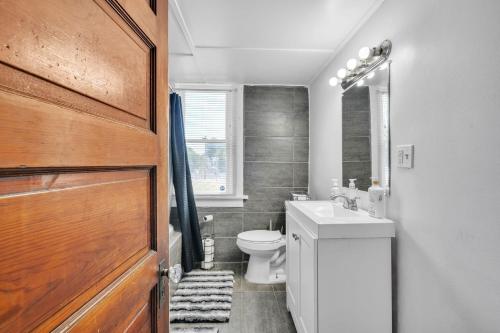 Cozy Renovated 19th Century Home, 5 Min to OSU!