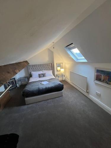 6 bed house - 12 minutes to City Centre in Perry Common