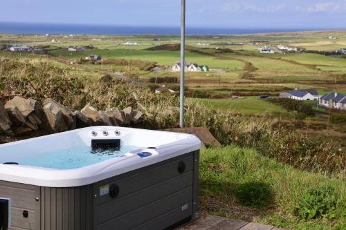 Hot tub, Elfin Cottage in Coogyulla