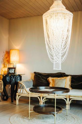 The Falcon Hotel in ซันด์วิก