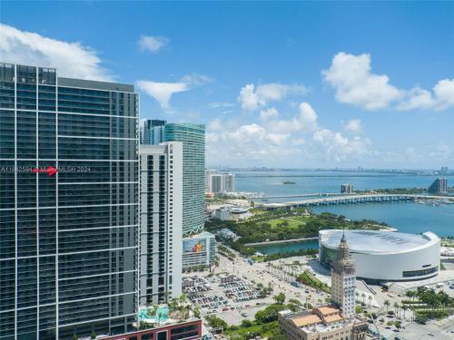 La Terrasse by VIAC - Luxury Bay View Studio with Balcony 29th Floor Miami in Miami, USA