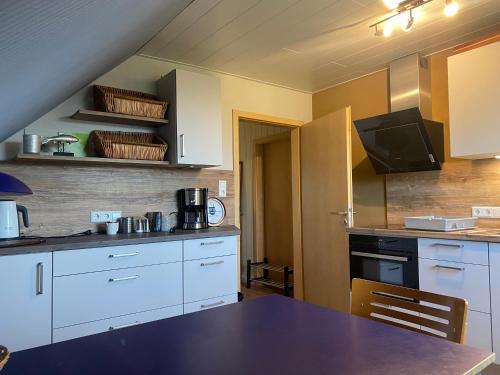 廚房, Ferienwohnung in Breiholz zwischen den Meeren, am Nordostseekanal in 布賴霍爾茨
