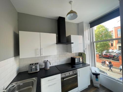 Spacious Hillhead Haven - Pass the Keys, Glasgow (photo 8)