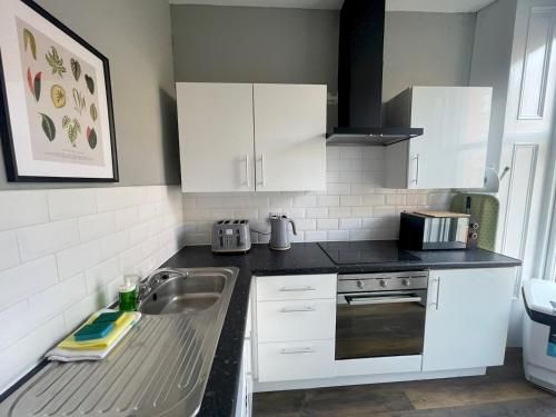 Spacious Hillhead Haven - Pass the Keys, Glasgow (photo 7)