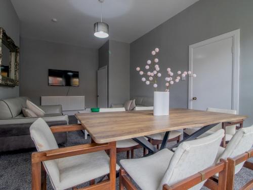 Spacious Hillhead Haven - Pass the Keys, Glasgow (photo 10)