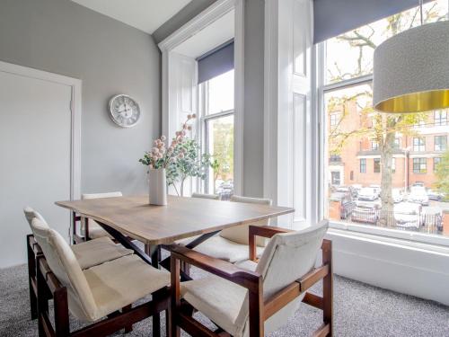 Spacious Hillhead Haven - Pass the Keys, Glasgow (photo 2)